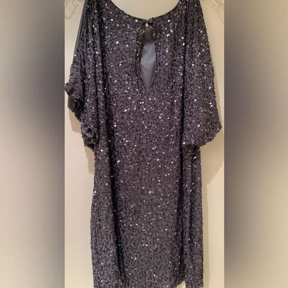 Aidan Mattox - Women's Bateau Neck Sequin & Beaded Midi Dress (grey/blk- size 6) - Picture 2 of 5